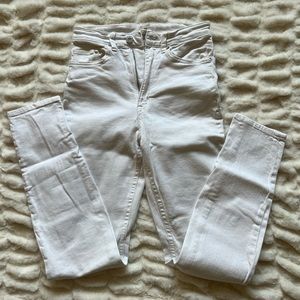 White skinny jeans